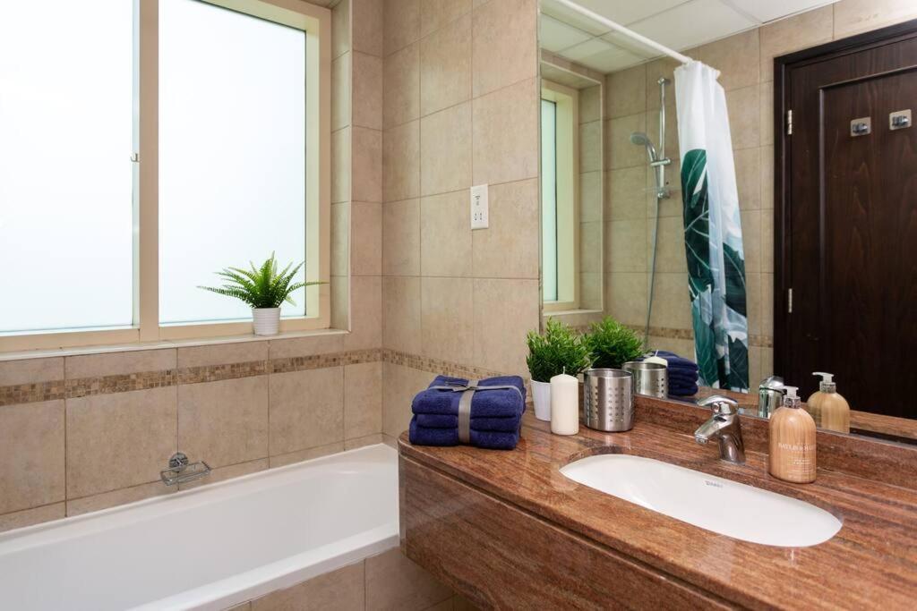 Royal Oceanic - Fantastic Apartment In Dubai Marina - Jbr Luaran gambar